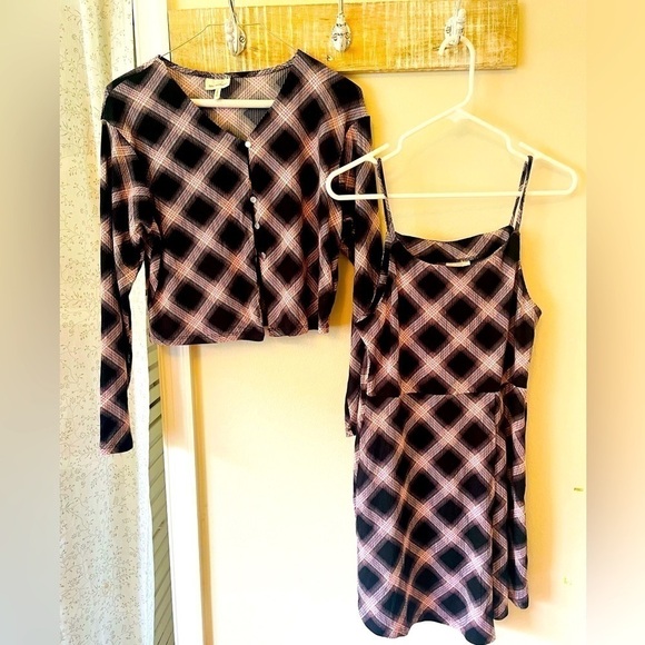 Girl's 2 Piece Outfits - Picture 2 of 11